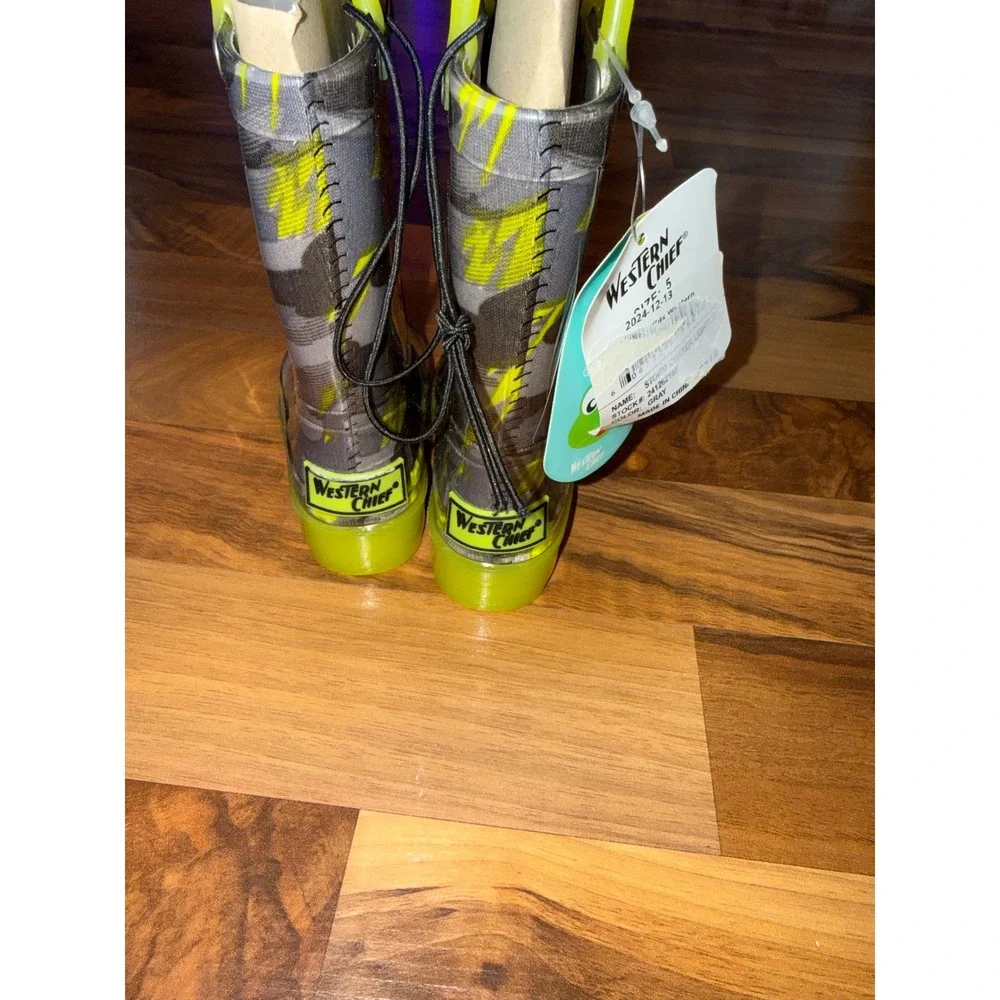 Western Chief Kids Rain Boots Waterproof Camo Lightning Action Lights Size 5 NEW